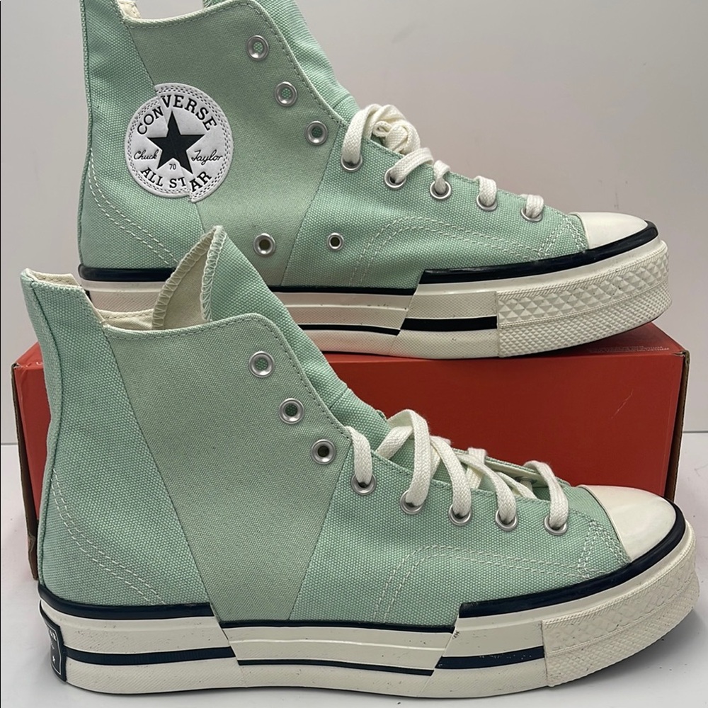 Converse Men’s High-Top Sneakers A11559C
CHUCK 70 PLUS HI STICKY ALOE/EGRET/BLCK